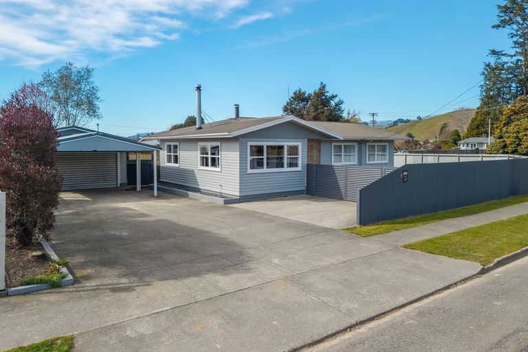 Photo of property in 2 Martin Avenue, Wakefield, 7025