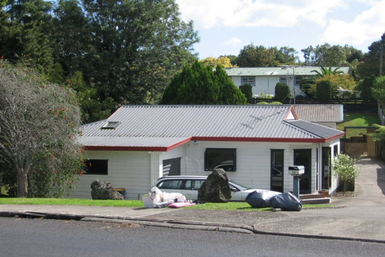 Photo of property in 19 Atkinson Road, Titirangi, Auckland, 0604