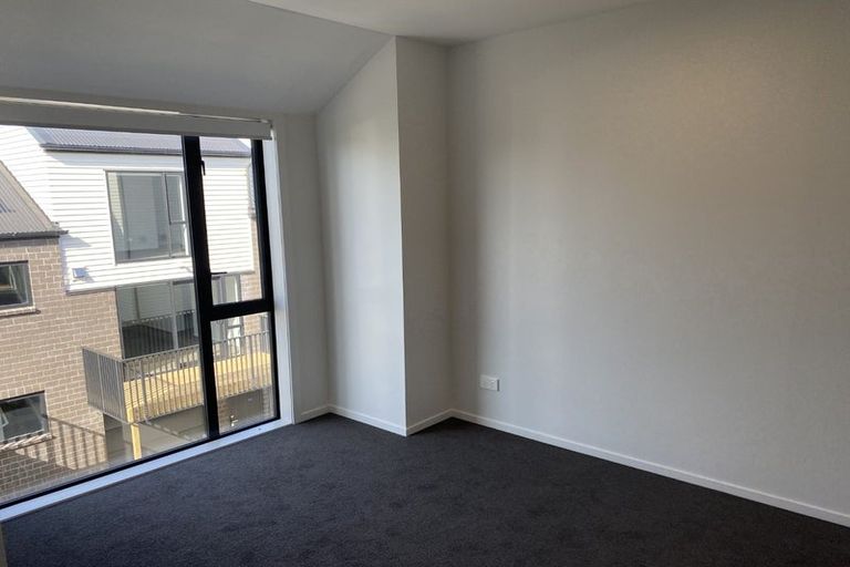 Photo of property in 3/1 Fruitvale Road, New Lynn, Auckland, 0600