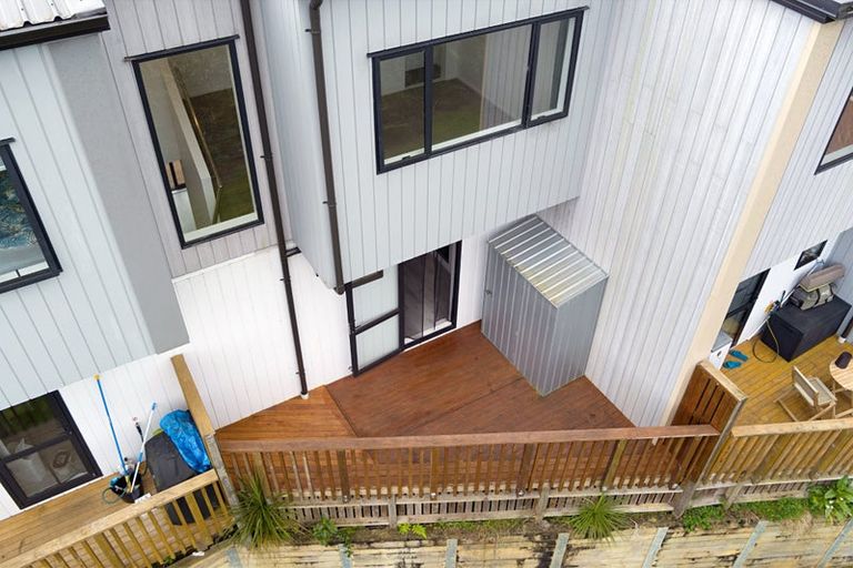 Photo of property in 132e Tiriwa Drive, Massey, Auckland, 0614