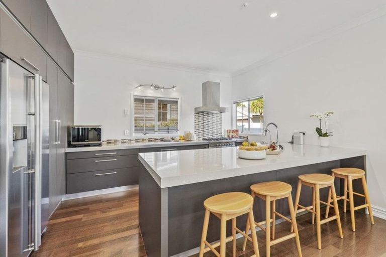 Photo of property in 1/14 Vincent Road, Northcote Point, Auckland, 0627