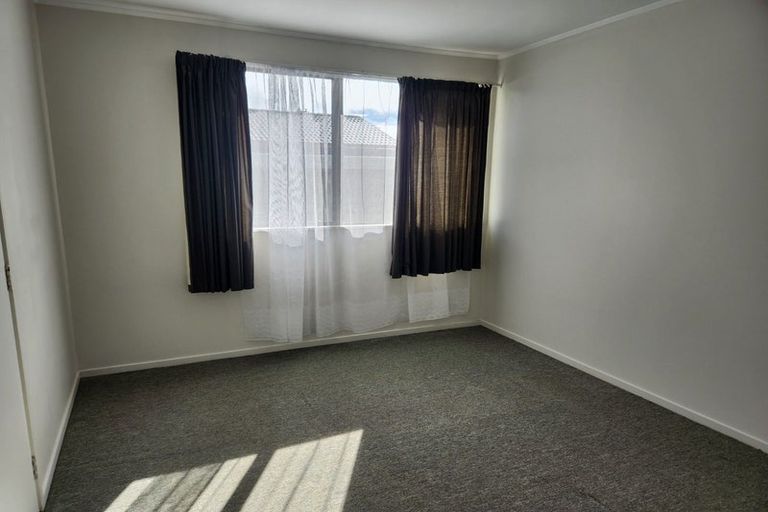 Photo of property in 2/30 Karepo Crescent, Ranui, Auckland, 0612
