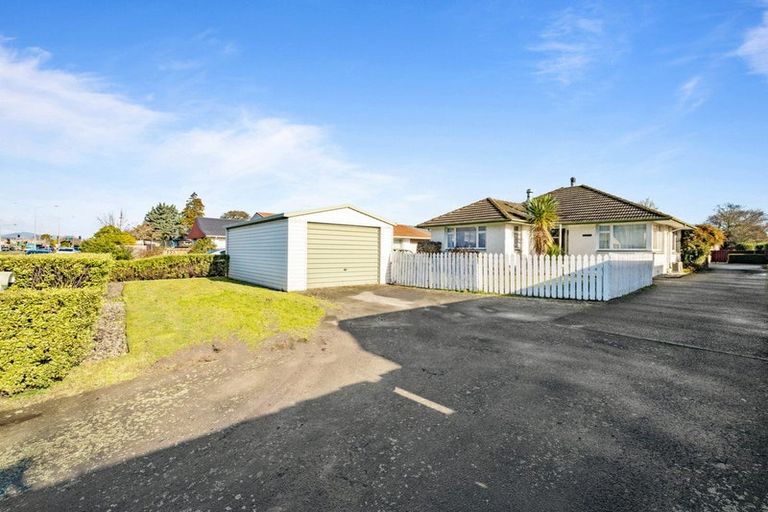 Photo of property in 205 Main North Road, Redwood, Christchurch, 8051