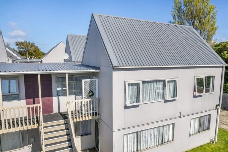 Photo of property in 71n Randwick Crescent, Moera, Lower Hutt, 5010