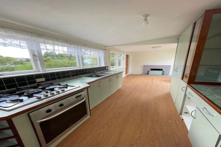 Photo of property in 16 Savoy Road, Glen Eden, Auckland, 0602