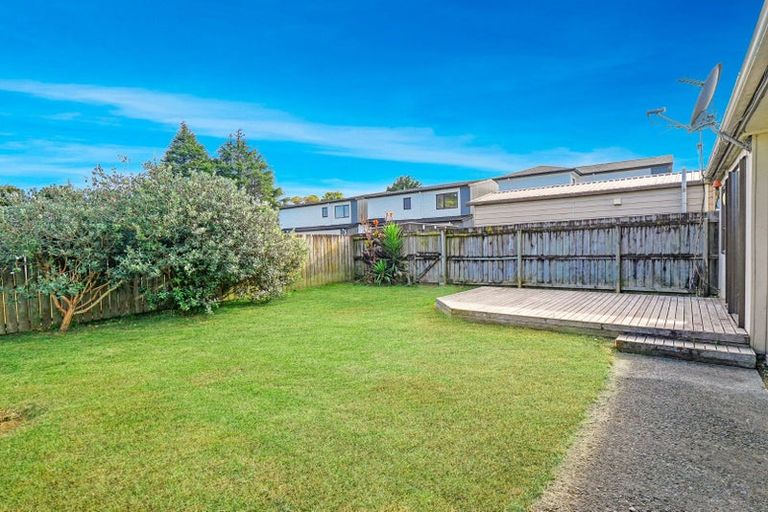 Photo of property in 2/21 Gloaming Place, Conifer Grove, Takanini, 2112