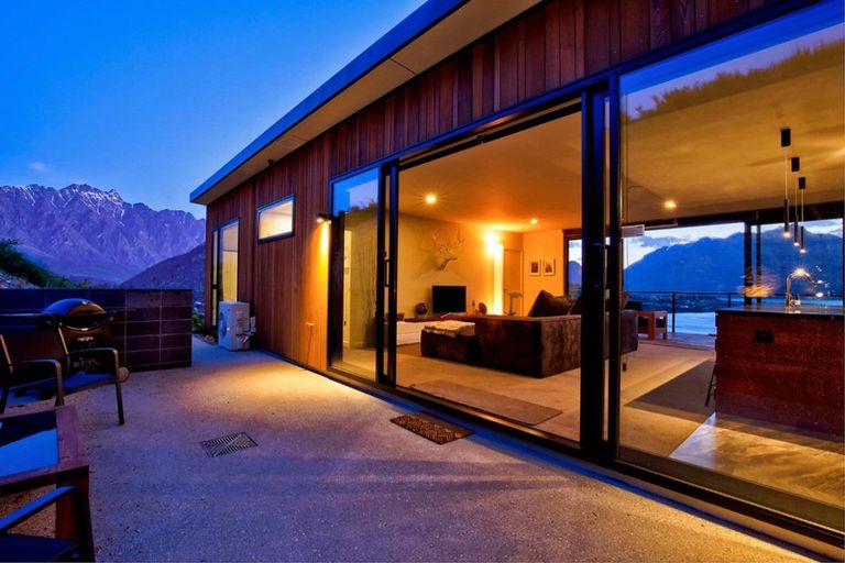 Photo of property in 61 Middleton Road, Queenstown Hill, Queenstown, 9300