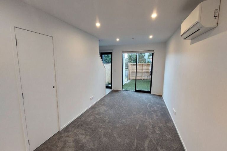 Photo of property in 6/23 Awaroa Road, Sunnyvale, Auckland, 0612