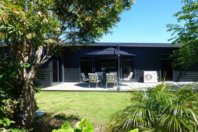 Photo of property in 1 Coral Place, Matapouri, Whangarei, 0173