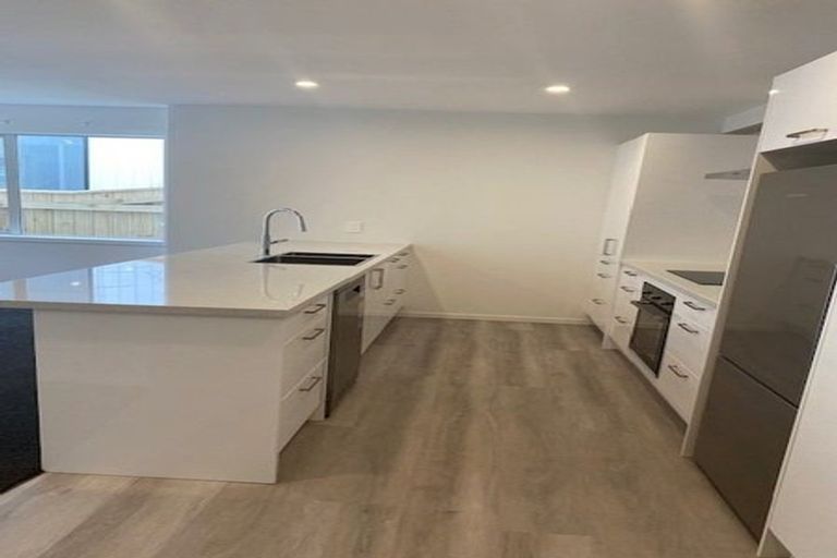 Photo of property in 28b Collins Avenue, Tawa, Wellington, 5028