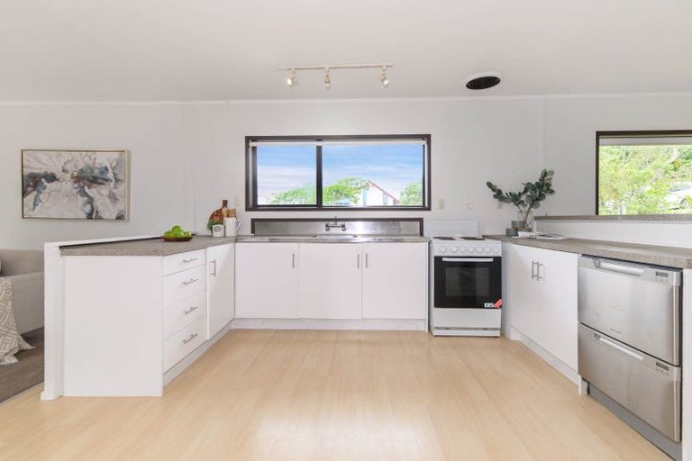 Photo of property in 7 Valdese Rise, Browns Bay, Auckland, 0630