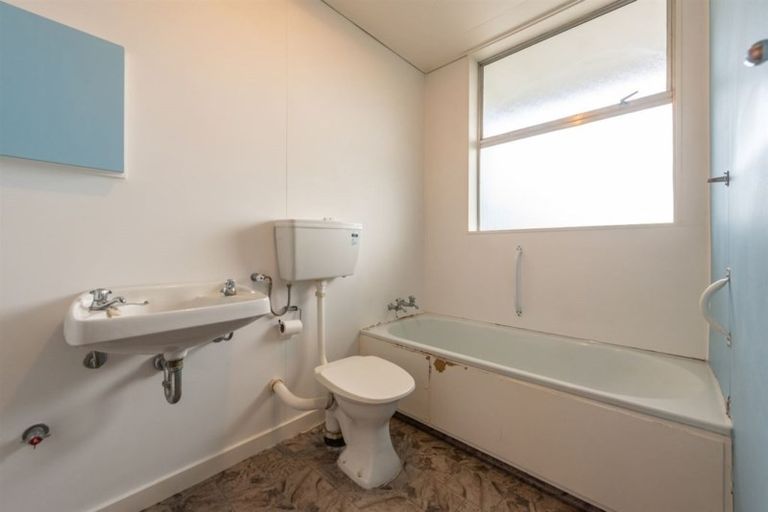 Photo of property in Beresford Apartments, 18/118 Russell Terrace, Berhampore, Wellington, 6023
