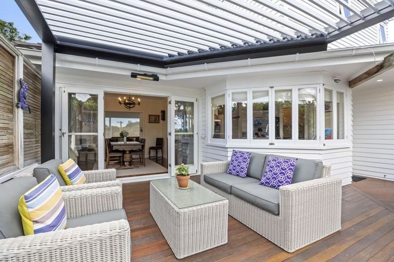 Photo of property in 31 Seaview Avenue, Northcote, Auckland, 0627