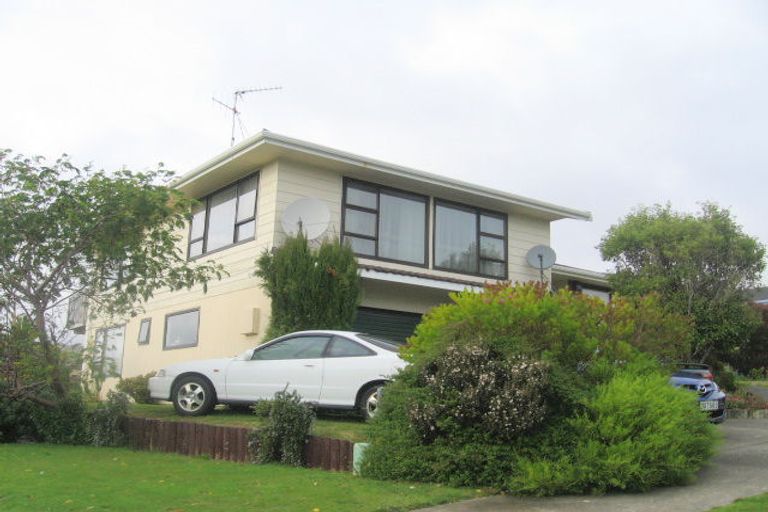 Photo of property in 17 Exploration Way, Whitby, Porirua, 5024