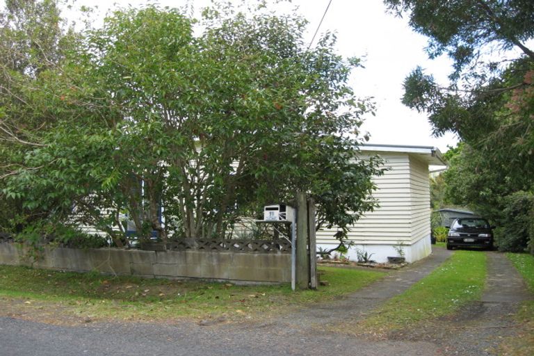 Photo of property in 11 George Avenue, Herald Island, Auckland, 0618