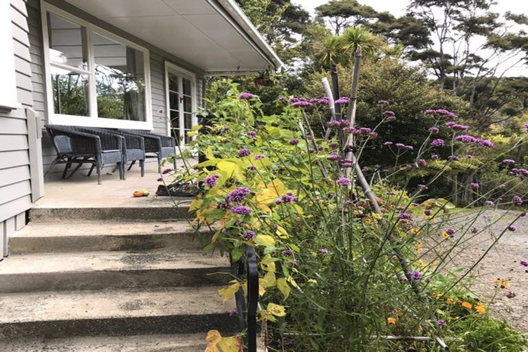 Photo of property in 1060 Sandspit Road, Sandspit, Warkworth, 0982