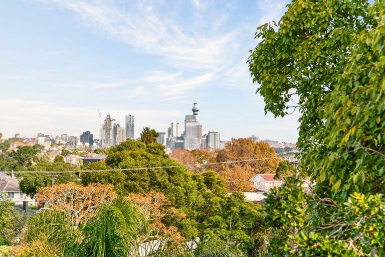Photo of property in 2/51 Merani Street, Belmont, Auckland, 0622