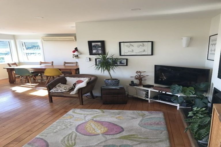 Photo of property in 82 Tannadyce Street, Strathmore Park, Wellington, 6022