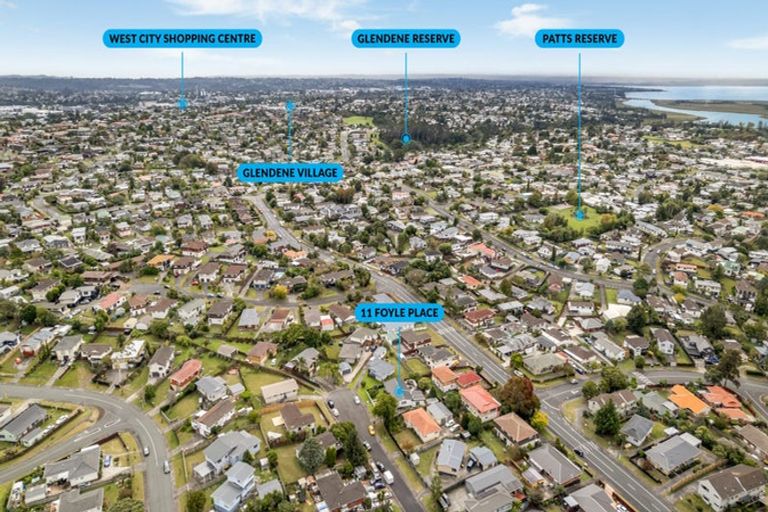 Photo of property in 11 Foyle Place, Glendene, Auckland, 0602