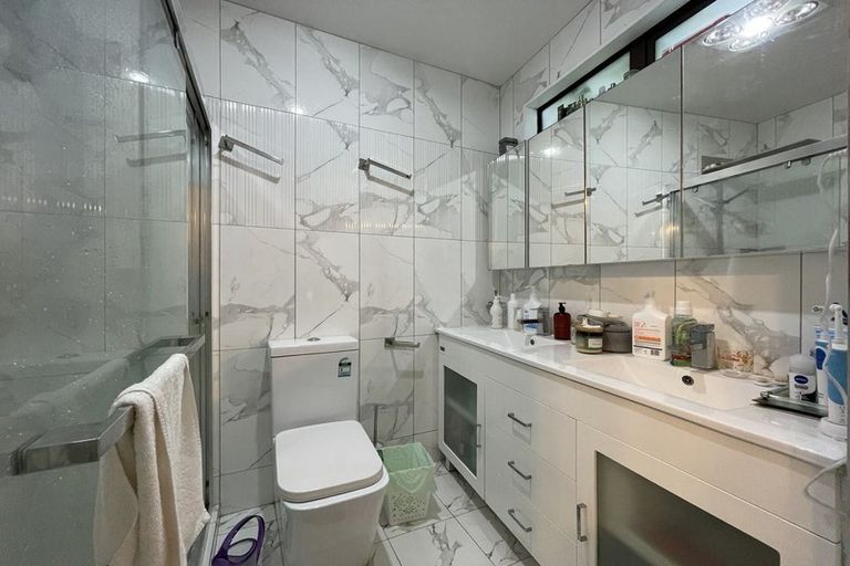 Photo of property in 24 Glenmore Road, Sunnyhills, Auckland, 2010