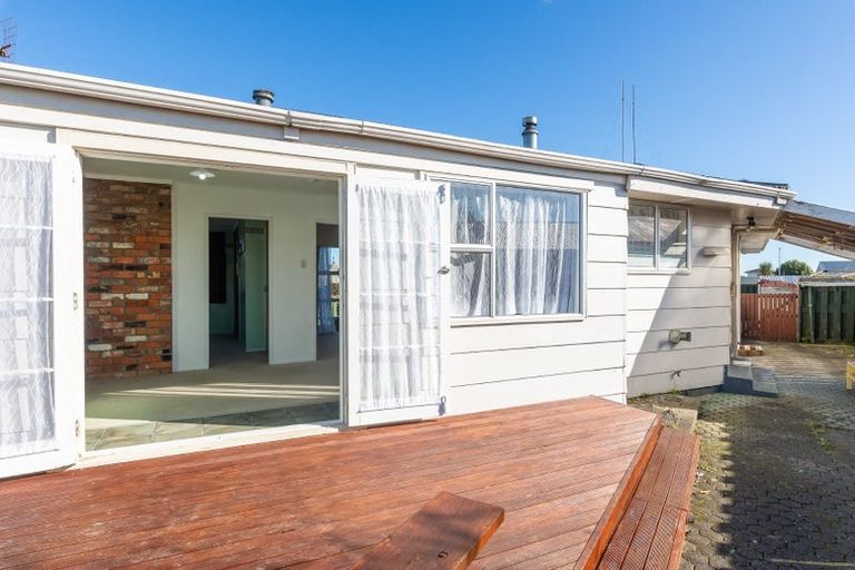 Photo of property in 72 Strathmore Avenue, Levin, 5510