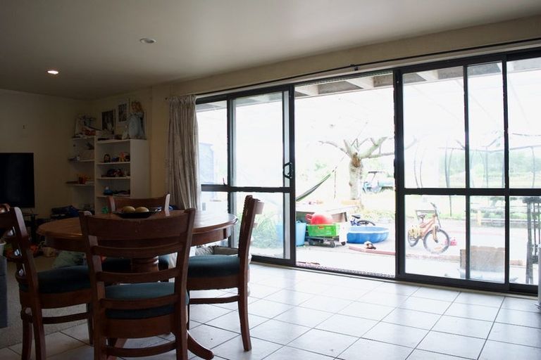 Photo of property in 9b Trotting Course Drive, Kumeu, 0891