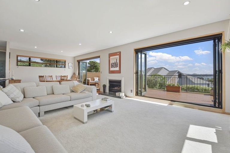 Photo of property in 31 Durness Place, Red Beach, 0932