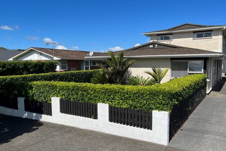Photo of property in 27 Wainui Avenue, Point Chevalier, Auckland, 1022