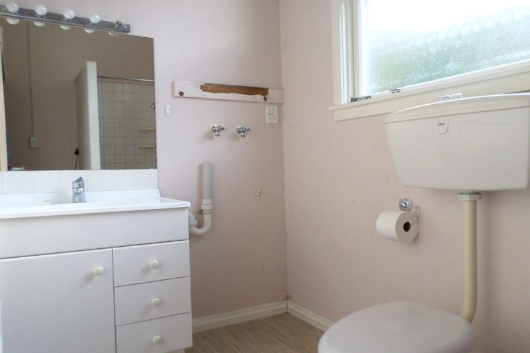 Photo of property in 2/28 Grant Road, Thorndon, Wellington, 6011