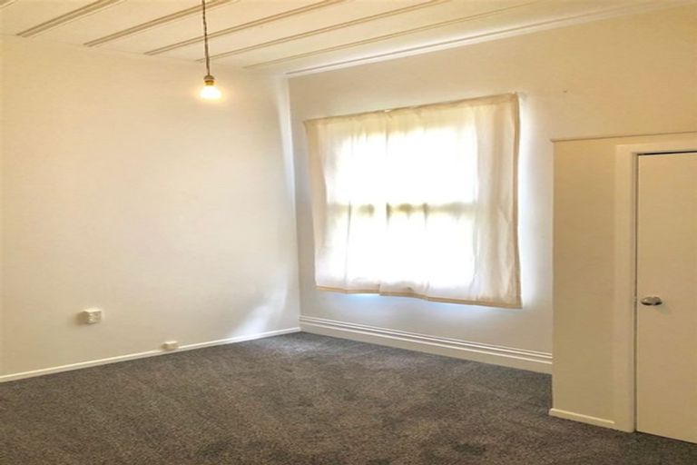 Photo of property in 51 Sturges Road, Henderson, Auckland, 0612