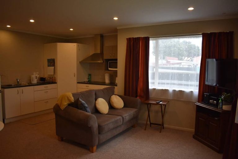 Photo of property in 6 Glendavar Street, Berhampore, Wellington, 6023