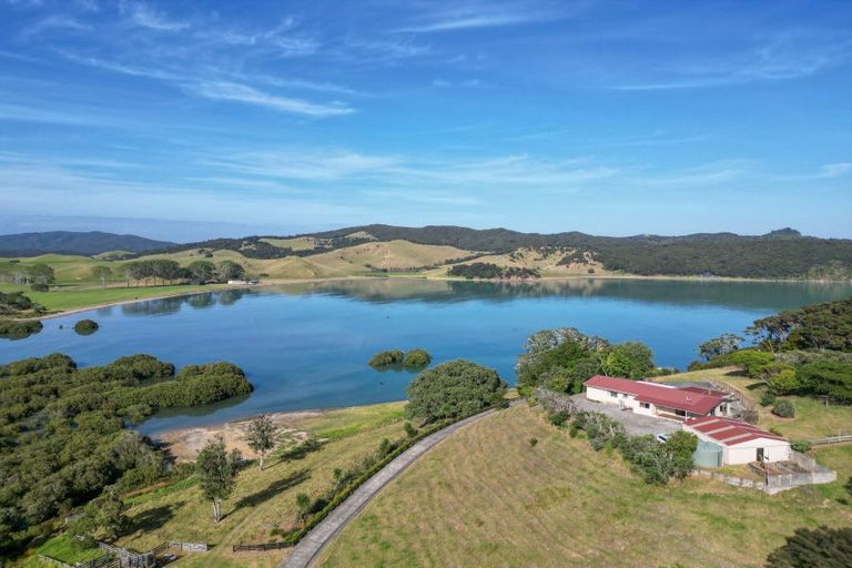 Photo of property in 215 Kempthorne Road, Russell, 0272