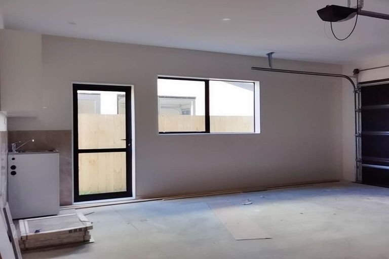 Photo of property in 98 Cardiff Road, Pakuranga, Auckland, 2010