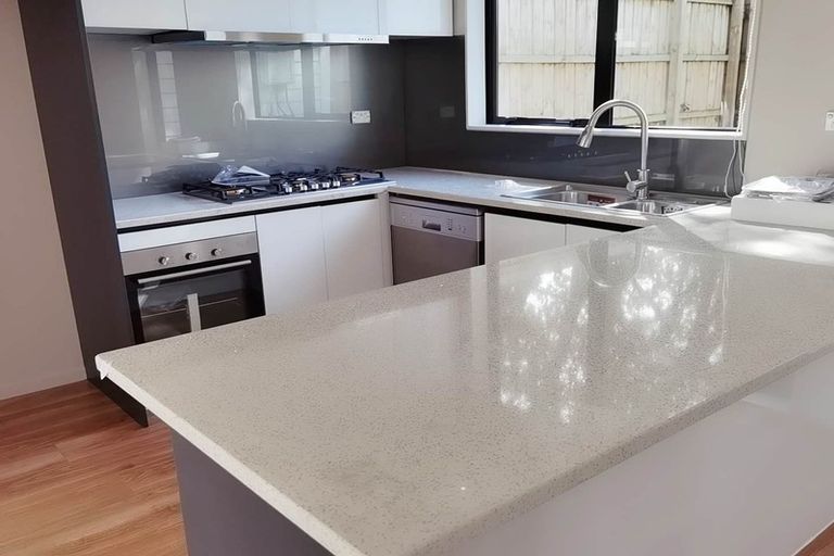 Photo of property in 98 Cardiff Road, Pakuranga, Auckland, 2010