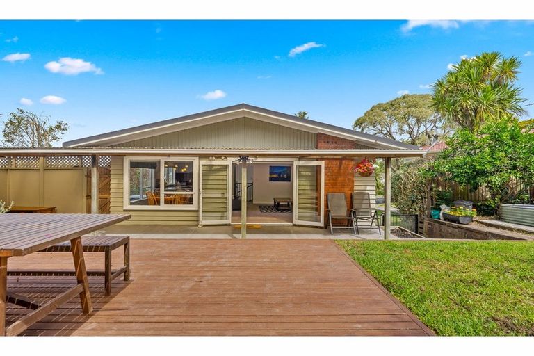 Photo of property in 81 Lynden Avenue, Hillcrest, Auckland, 0627