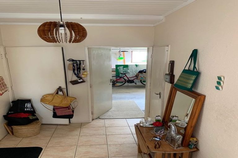 Photo of property in 2/75 Cliff View Drive, Green Bay, Auckland, 0604