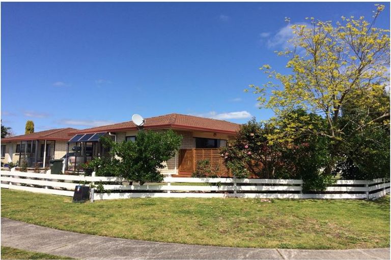 Photo of property in 2 Ngarimu Place, Mount Maunganui, 3116