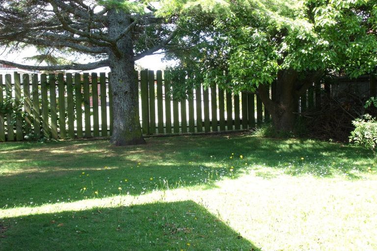 Photo of property in 2/39 Buckingham Crescent, Manukau, Auckland, 2025