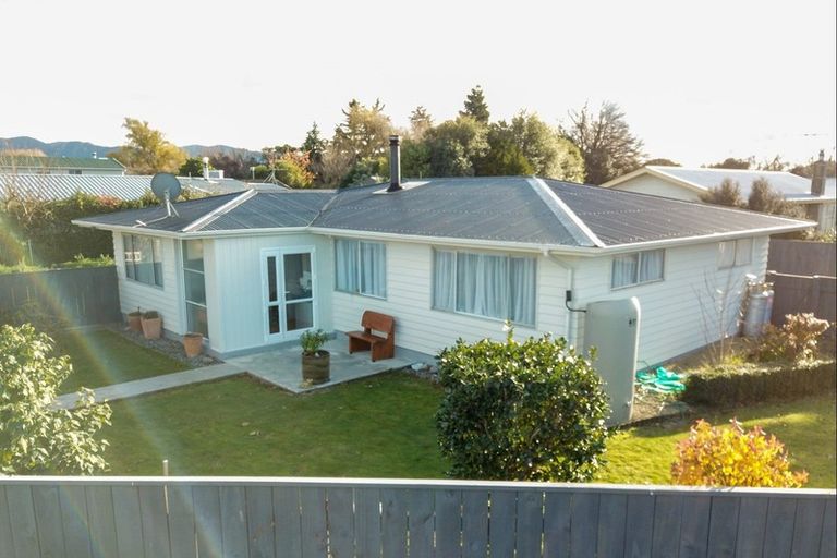 Photo of property in 76 Victoria Street, Carterton, 5713