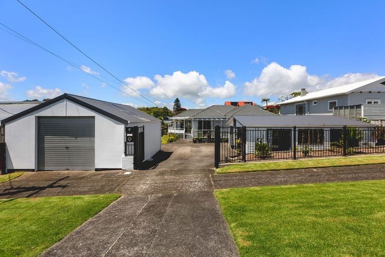 Photo of property in 9 Roy Terrace, Moturoa, New Plymouth, 4310