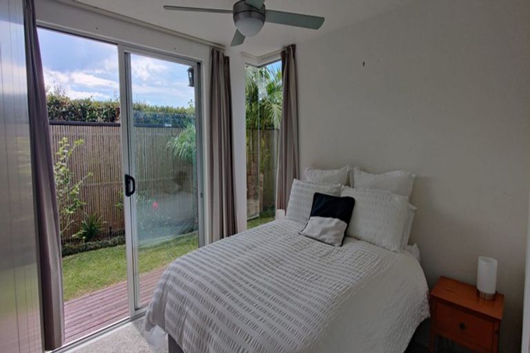 Photo of property in 1/598 Beach Road, Rothesay Bay, Auckland, 0630