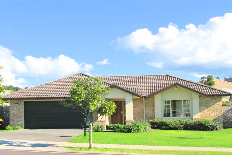 Photo of property in 38 Hillwell Drive, Henderson, Auckland, 0612