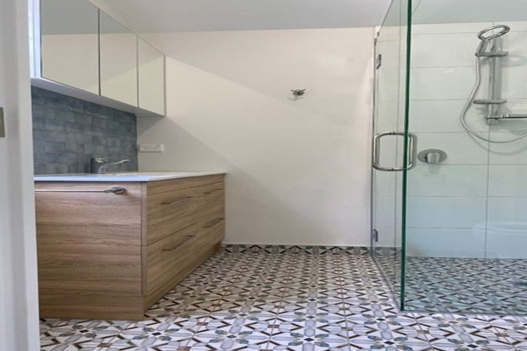 Photo of property in 120 Milton Road, Bluff Hill, Napier, 4110