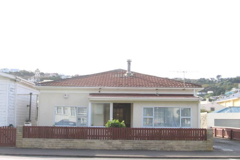 Photo of property in 37 Derwent Street, Island Bay, Wellington, 6023