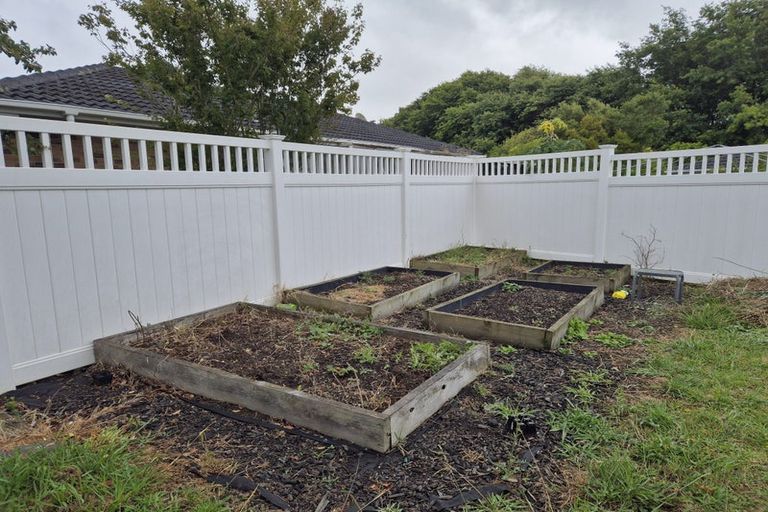 Photo of property in 2/6 Hemsway Place, Sunnyhills, Auckland, 2010