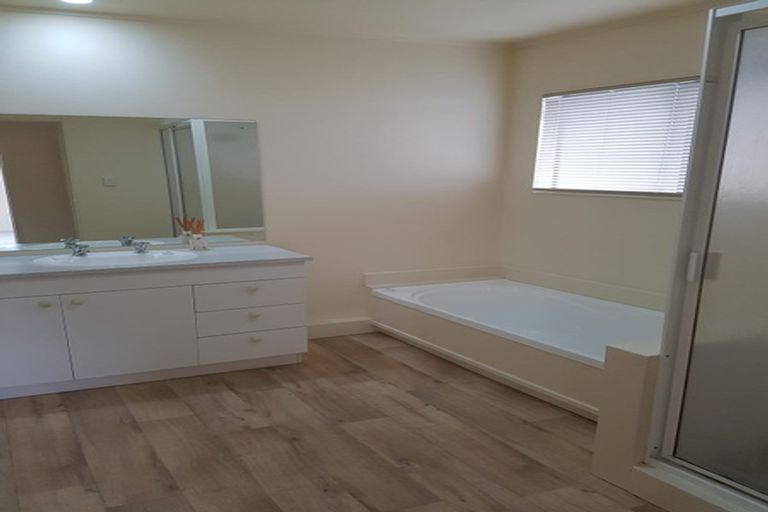 Photo of property in 24/24 Eastglen Road, Glen Eden, Auckland, 0602