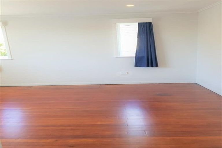 Photo of property in 1/166 Lake Road, Northcote, Auckland, 0627