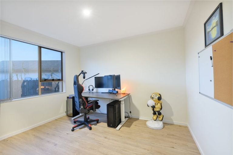 Photo of property in 8 Woodbank Drive, Glen Eden, Auckland, 0602