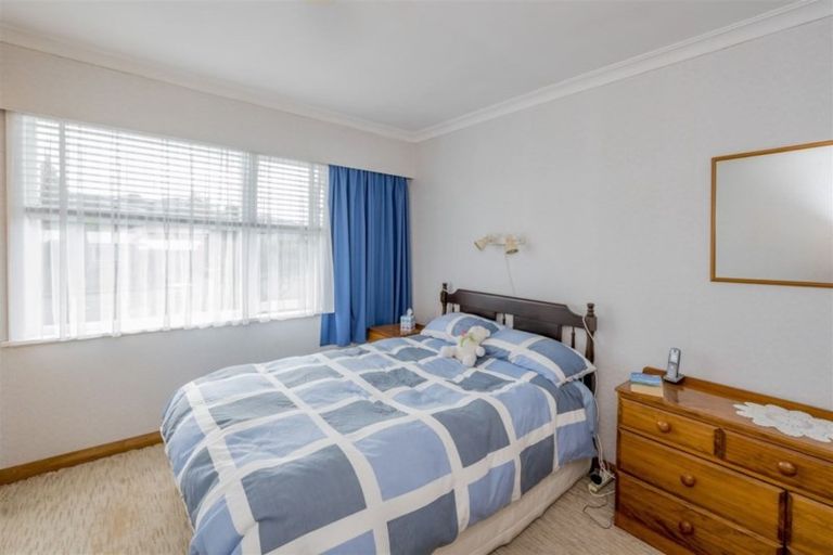 Photo of property in 16 Highbury Drive, Levin, 5510