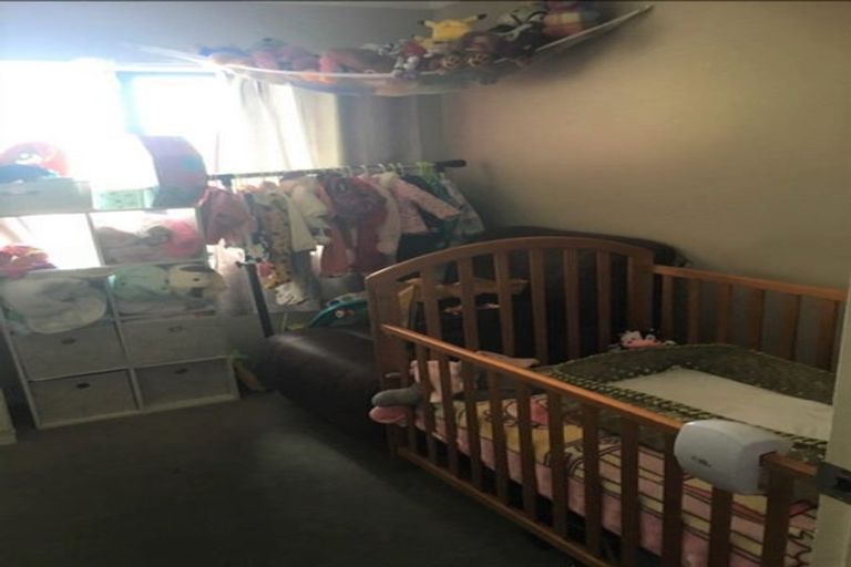 Photo of property in 9 Shale Avenue, Massey, Auckland, 0614